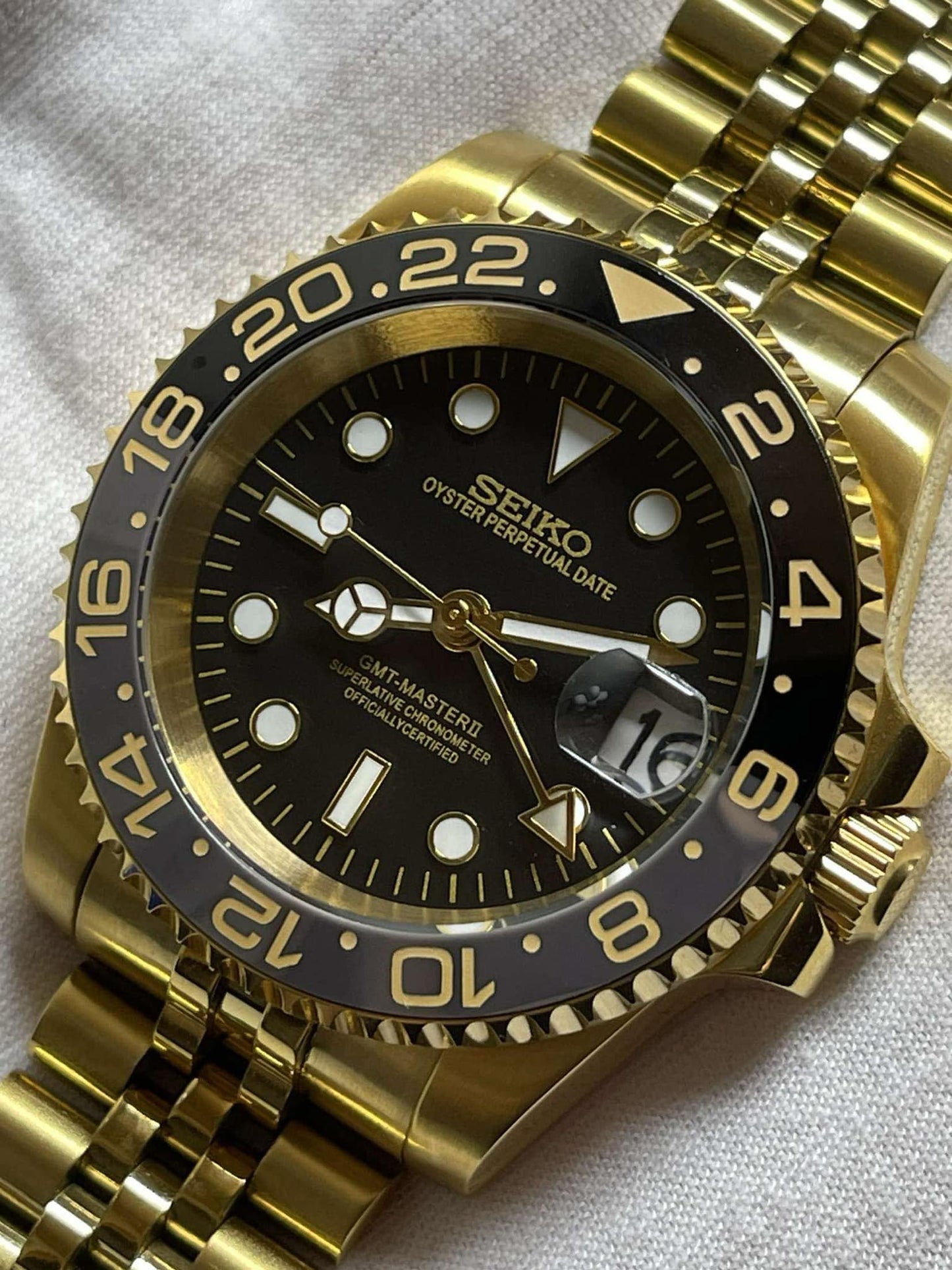 Gold "Bruce Wayne" GMT Mod