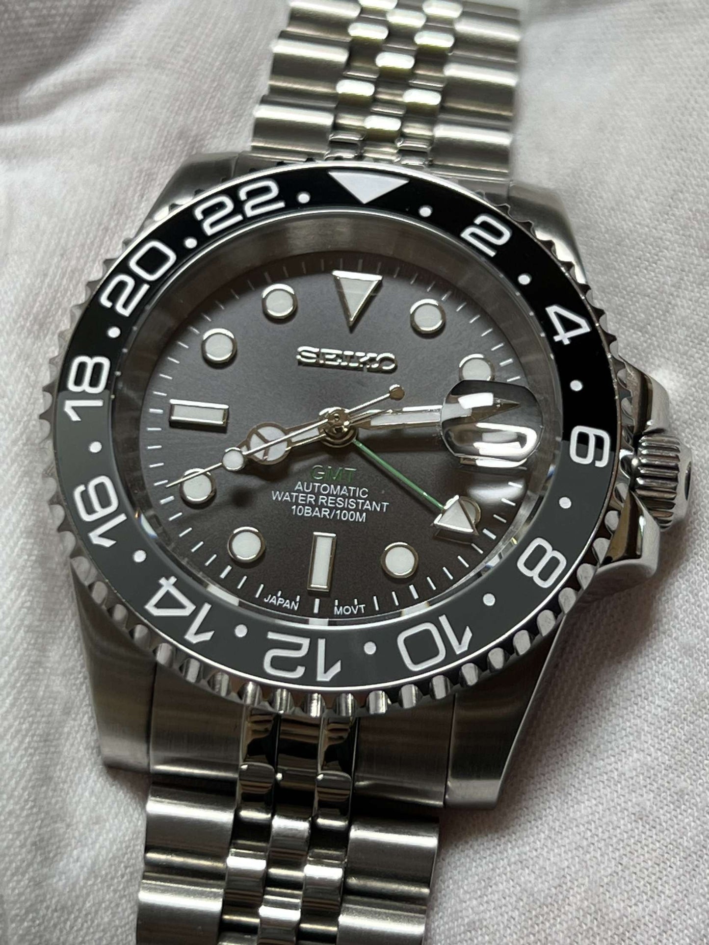 "Bruce Wayne" GMT Master Mod (Pre Order)