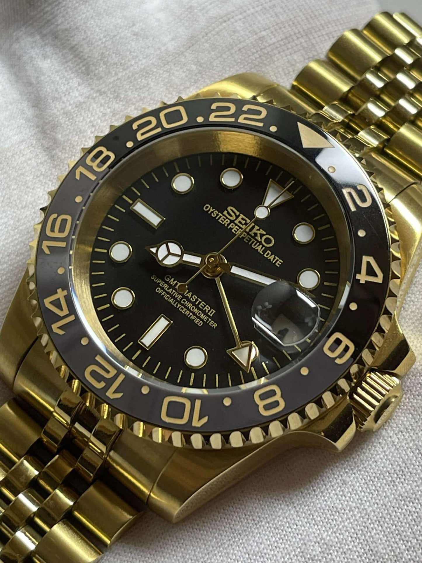 Gold "Bruce Wayne" GMT Mod