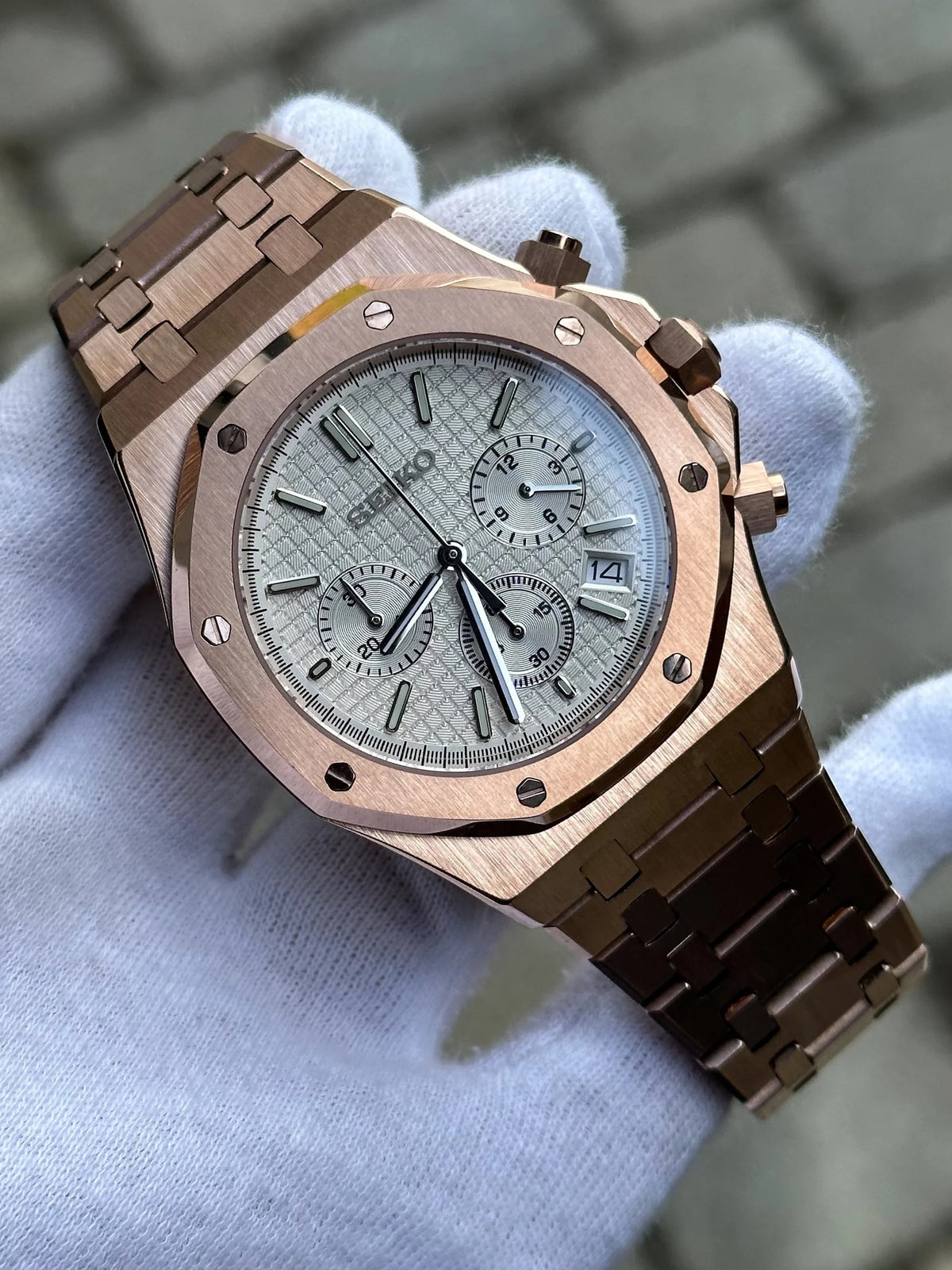 Rosegold White Chronograph Mod (Pre Order)
