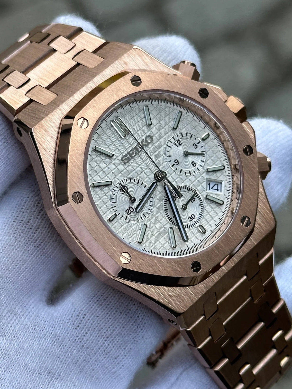 Rosegold White Chronograph Mod (Pre Order)