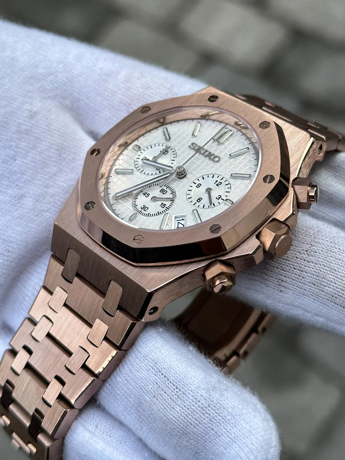 Rosegold White Chronograph Mod (Pre Order)